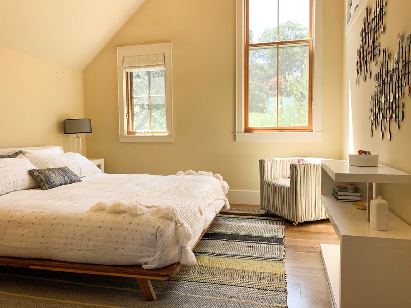 Upstairs primary bedroom